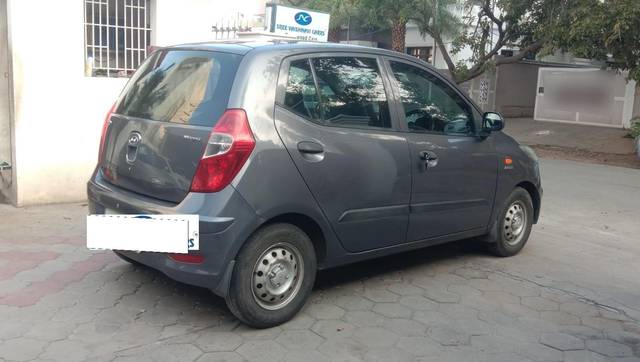https://images10.gaadi.com/usedcar_image/3697906/original/processed_img2926275__usedcar_16_5701701436298_1701436322.jpeg?imwidth=6401