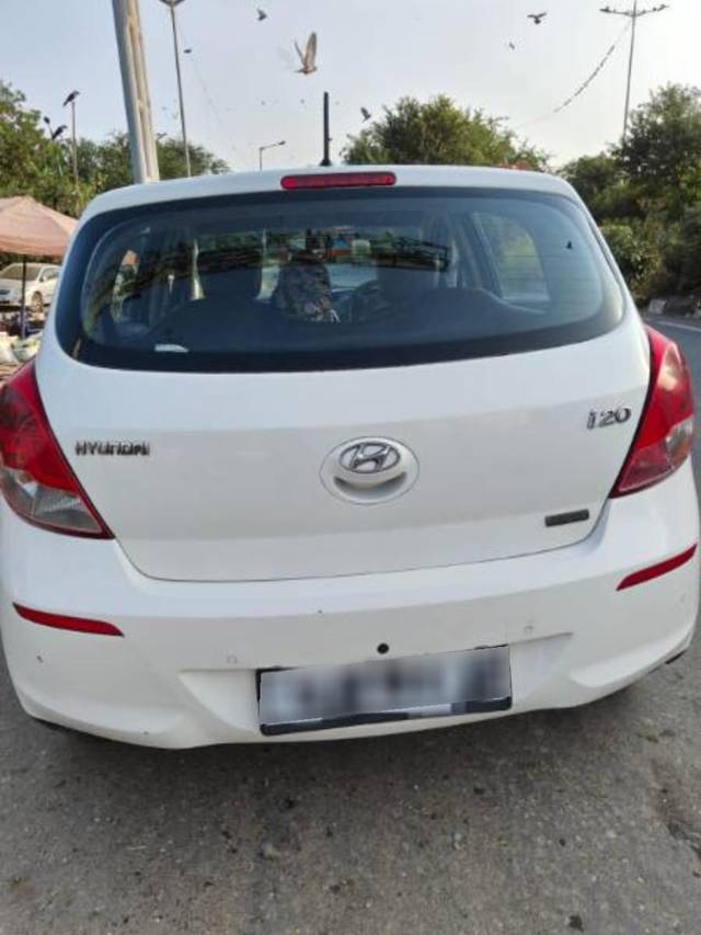 https://images10.gaadi.com/usedcar_image/3697945/original/processed_1affc4f2-c1b7-4315-b905-35d6d2e48973.jpg?imwidth=6401