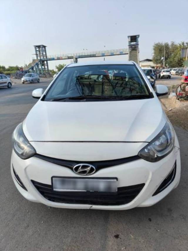 https://images10.gaadi.com/usedcar_image/3697945/original/processed_23c2a7b5-245d-426e-a6e2-98a12813082e.jpg?imwidth=6402