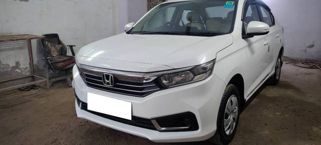 https://images10.gaadi.com/usedcar_image/3697951/original/processed_fc46c8f7-8a9c-4d7a-981a-d725745977a8.jpg?imwidth=6401