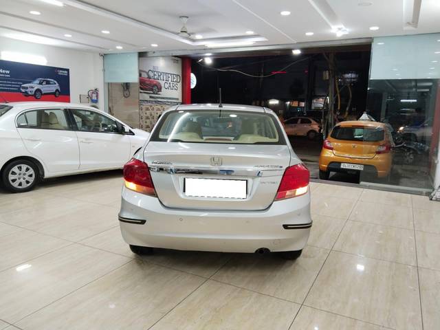 https://images10.gaadi.com/usedcar_image/3697955/original/processed_img2926301__used_car_2926301_1701437957.jpg?imwidth=6402