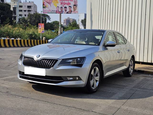 https://images10.gaadi.com/usedcar_image/3697980/original/processed_img2926313__used_car_2926313_1701438965.jpg?imwidth=6402