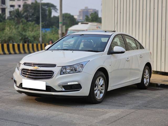 https://images10.gaadi.com/usedcar_image/3697994/original/processed_img2926316__used_car_2926316_1701439435.jpg?imwidth=6402