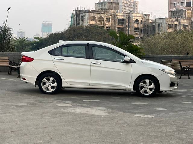 https://images10.gaadi.com/usedcar_image/3698042/original/img2926343__used_car_2926343_1701441083.jpg?imwidth=6401