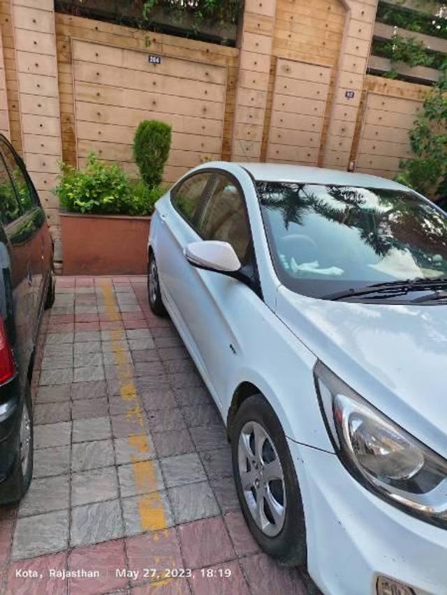 https://images10.gaadi.com/usedcar_image/3698048/original/processed_c64a5aa8-850e-4ac8-8045-548734b54e04.jpg?imwidth=6402