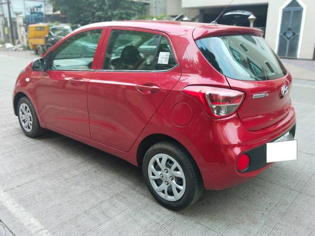 https://images10.gaadi.com/usedcar_image/3698057/original/processed_img2926349__used_car_2926349_1701442289.jpg?imwidth=6402