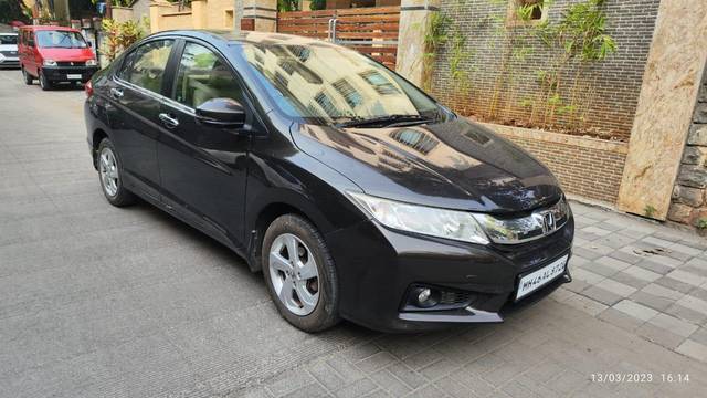 https://images10.gaadi.com/usedcar_image/3698062/original/processed_img2926350__used_car_2926350_1701442472.jpg?imwidth=6402