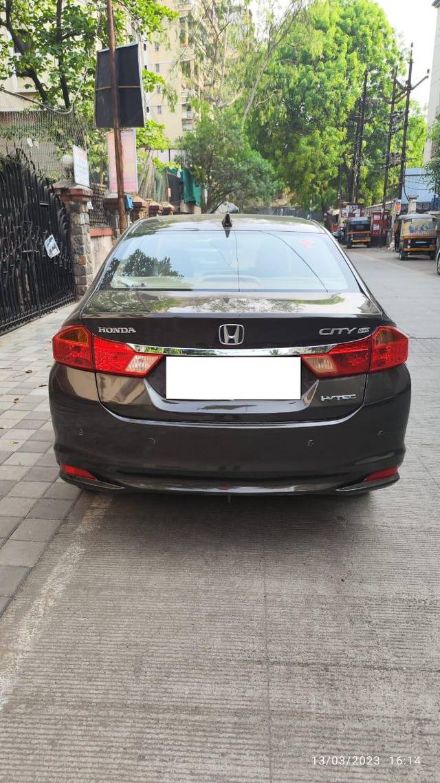 https://images10.gaadi.com/usedcar_image/3698062/original/processed_img2926350__used_car_2926350_1701442486.jpg?imwidth=6401