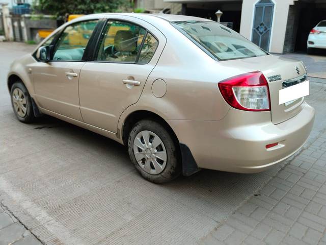 https://images10.gaadi.com/usedcar_image/3698075/original/processed_img2926355__used_car_2926355_1701443327.jpg?imwidth=6402