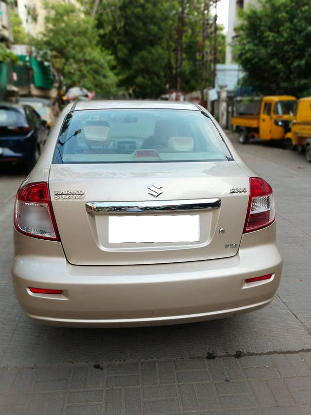 https://images10.gaadi.com/usedcar_image/3698075/original/processed_img2926355__used_car_2926355_1701443346.jpg?imwidth=6401