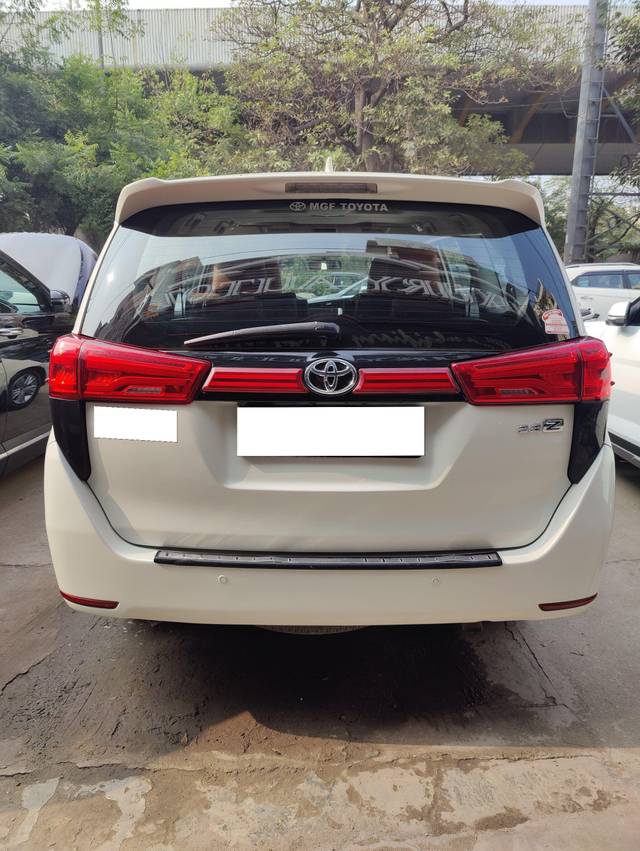 https://images10.gaadi.com/usedcar_image/3698106/original/processed_img2926359__used_car_2926359_1701502506.jpg?imwidth=6401