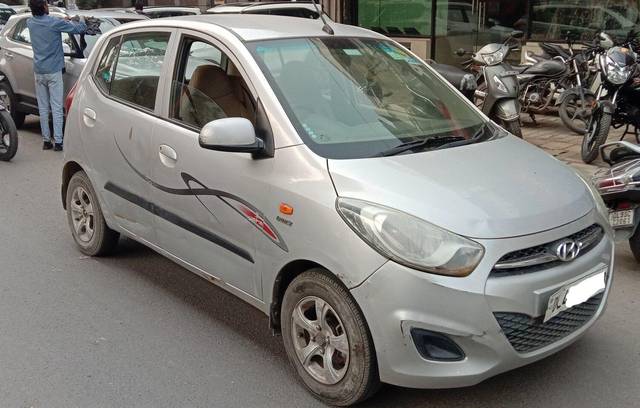 https://images10.gaadi.com/usedcar_image/3698136/original/processed_img2926360__used_car_2926360_1701446728.jpg?imwidth=6402