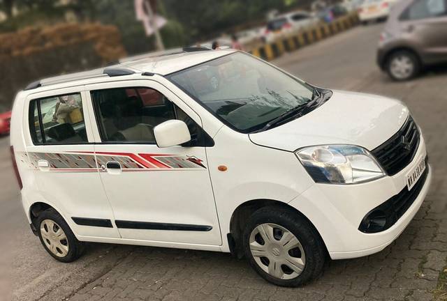 https://images10.gaadi.com/usedcar_image/3698156/original/img2926363__used_car_2926363_1701448675.jpg?imwidth=6401