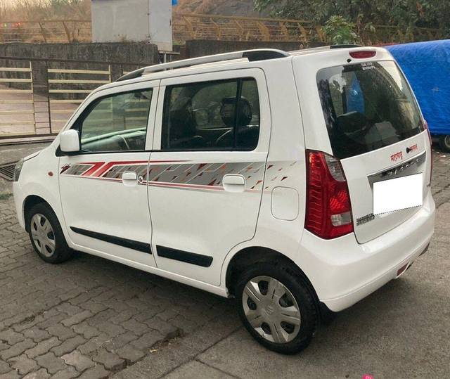 https://images10.gaadi.com/usedcar_image/3698156/original/processed_img2926363__used_car_2926363_1701448685.jpeg?imwidth=6402