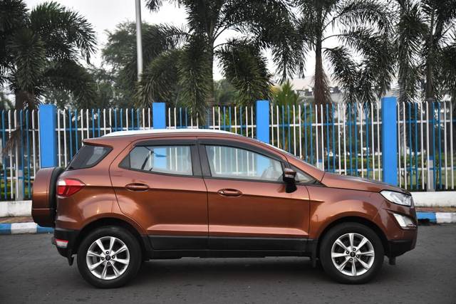 https://images10.gaadi.com/usedcar_image/3698209/original/img2926369__used_car_2926369_1702293215.jpg?imwidth=6401