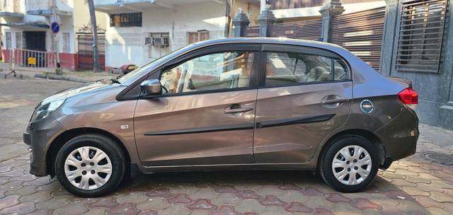 https://images10.gaadi.com/usedcar_image/3698242/original/processed_img2926372__used_car_2926372_1701453250.jpg?imwidth=6402