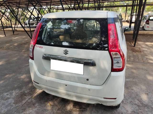 https://images10.gaadi.com/usedcar_image/3698274/original/processed_cfd5a801-8fd2-4832-998c-ff802473ce36.jpg?imwidth=6401