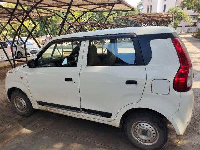 https://images10.gaadi.com/usedcar_image/3698274/original/processed_ecf79f29-6b1c-4cec-8518-1d2734aed37d.jpg?imwidth=6402