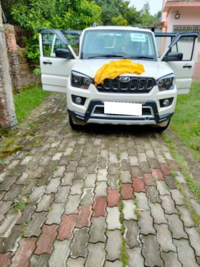 https://images10.gaadi.com/usedcar_image/3698296/original/processed_fcb780a4-84b3-4df0-8b15-75be5fd6a57b.jpg?imwidth=6400