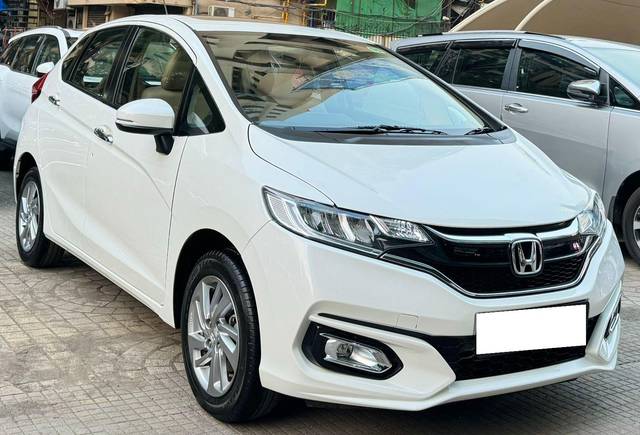 https://images10.gaadi.com/usedcar_image/3698309/original/processed_img2926375__used_car_2926375_1701461975.jpg?imwidth=6401