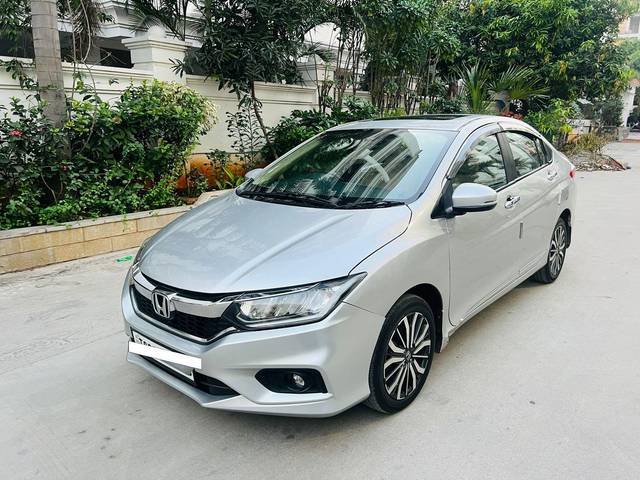 https://images10.gaadi.com/usedcar_image/3698324/original/processed_img2926378__used_car_2926378_1701466883.jpg?imwidth=6402