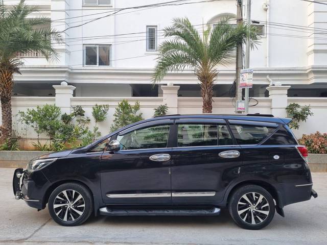 https://images10.gaadi.com/usedcar_image/3698325/original/processed_img2926379__used_car_2926379_1701466793.jpg?imwidth=6402