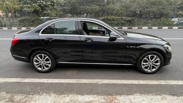 https://images10.gaadi.com/usedcar_image/3698327/original/img2926381__used_car_2926381_1701581787.jpg?imwidth=6402