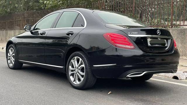 https://images10.gaadi.com/usedcar_image/3698327/original/processed_img2926381__used_car_2926381_1701581813.jpg?imwidth=6400