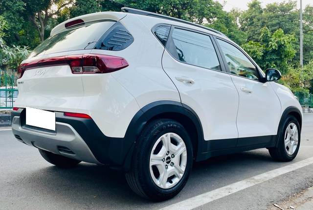 https://images10.gaadi.com/usedcar_image/3698345/original/processed_img2926386__used_car_2926386_1701486658.jpg?imwidth=6402