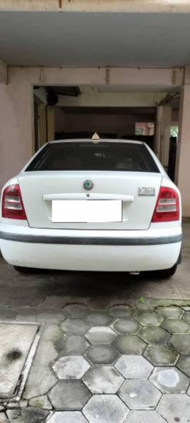 https://images10.gaadi.com/usedcar_image/3698359/original/processed_717b9f72-1260-494a-ad7c-1f2003588d45.jpg?imwidth=6402