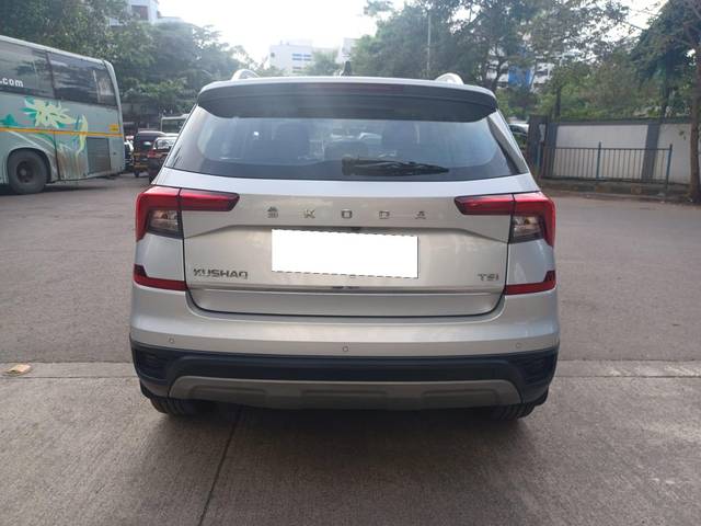 https://images10.gaadi.com/usedcar_image/3698437/original/processed_img2926412__usedcar_3de02cb9_4d77_4974_9bce_bb94d7aaafab_1541701493174_1701493226.jpg?imwidth=6402