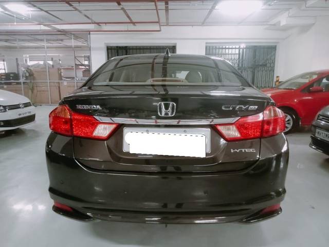 https://images10.gaadi.com/usedcar_image/3698472/original/processed_img2926432__used_car_2926432_1701495190.jpg?imwidth=6402