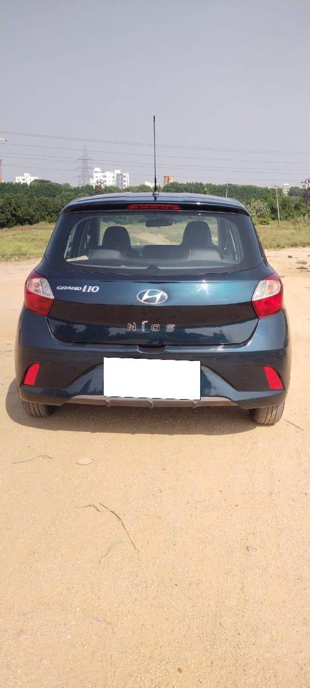 https://images10.gaadi.com/usedcar_image/3698485/original/processed_img2926436__used_car_2926436_1701495556.jpg?imwidth=6402