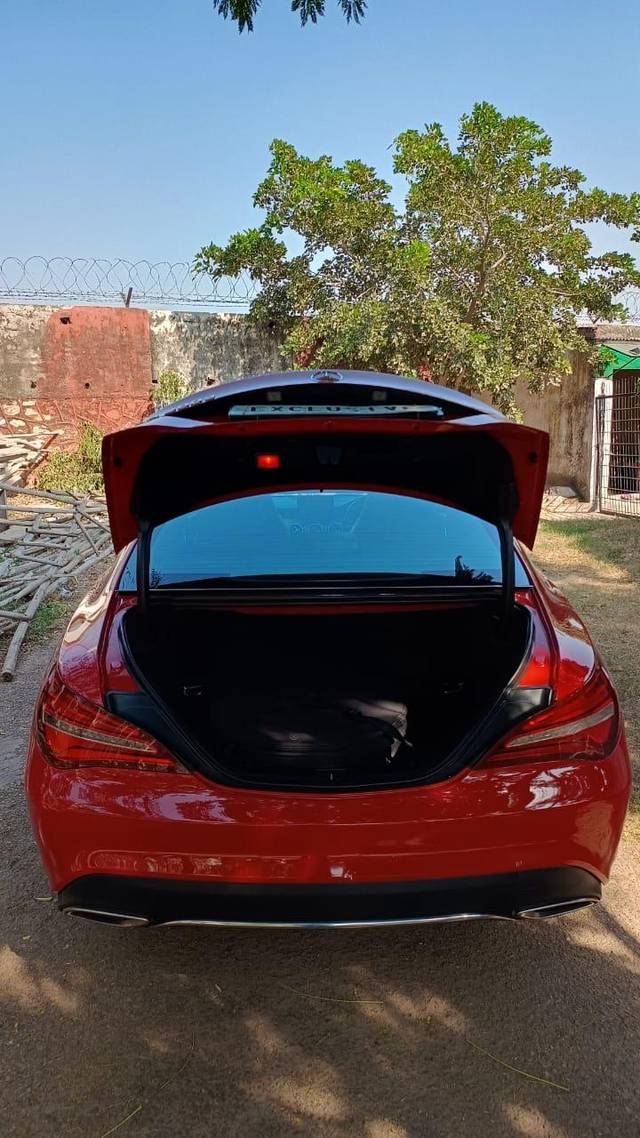 https://images10.gaadi.com/usedcar_image/3698490/original/processed_img2926439__used_car_2926439_1701495707.jpg?imwidth=6401