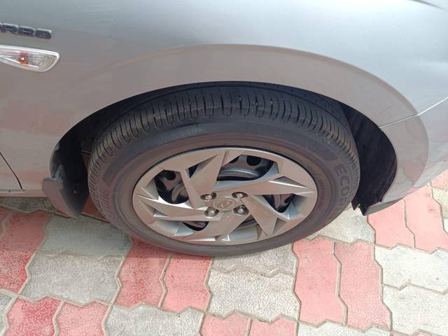 https://images10.gaadi.com/usedcar_image/3698526/original/processed_img2926456__usedcar_13_2741701496915_1701496935.jpg?imwidth=6402