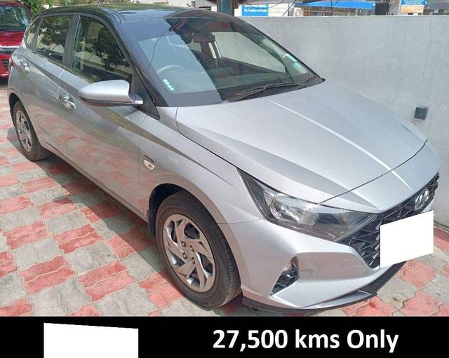 https://images10.gaadi.com/usedcar_image/3698526/original/processed_img2926456__usedcar_1_2741701496915_1701496933.jpg?imwidth=6400