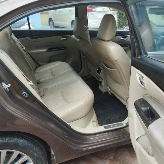 https://images10.gaadi.com/usedcar_image/3698551/original/img2926463__usedcar_7_2926463_1701498035.jpeg?imwidth=6402