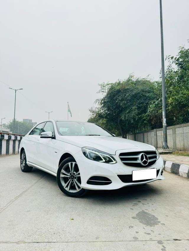 https://images10.gaadi.com/usedcar_image/3698568/original/processed_img2926473__usedcar_photo_2023_11_30_15_52_35_7601701498375_1701498407.jpg?imwidth=6400