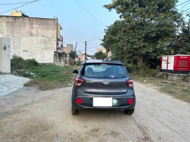 https://images10.gaadi.com/usedcar_image/3698614/original/processed_d73d7135-5ebb-4834-af61-61546687e269.jpg?imwidth=6402