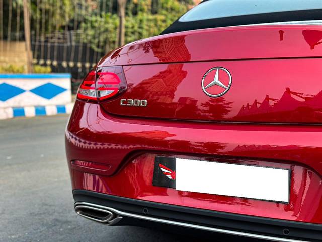 https://images10.gaadi.com/usedcar_image/3698662/original/processed_img2926526__used_car_2926526_1701501082.jpg?imwidth=6402