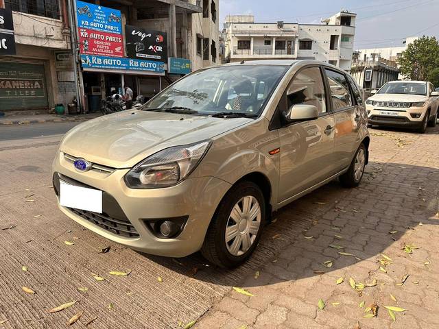 https://images10.gaadi.com/usedcar_image/3698673/original/processed_img2926532__used_car_2926532_1701501351.jpg?imwidth=6402