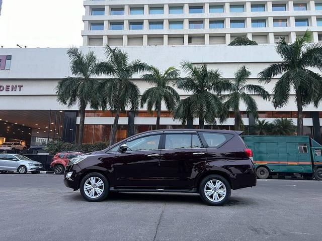 https://images10.gaadi.com/usedcar_image/3698681/original/processed_img2926537__used_car_2926537_1701501701.jpg?imwidth=6401