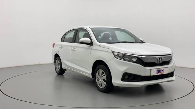 https://images10.gaadi.com/usedcar_image/3698689/original/61076f12-3164-4af8-8e89-a515f6e33d83__43.jpg?imwidth=6400