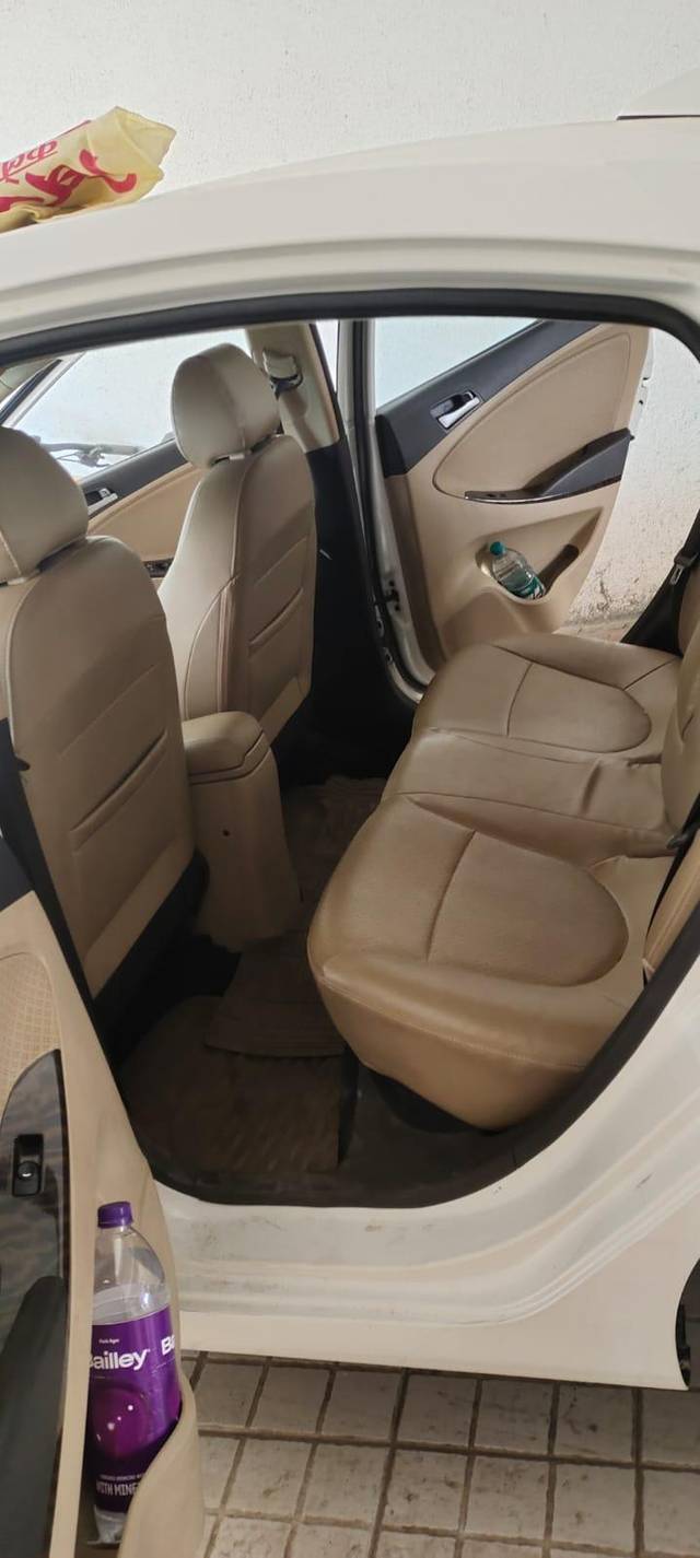 https://images10.gaadi.com/usedcar_image/3698691/original/processed_1cabb5e4-182d-4fc0-81d2-714172fdf823.jpeg?imwidth=6402
