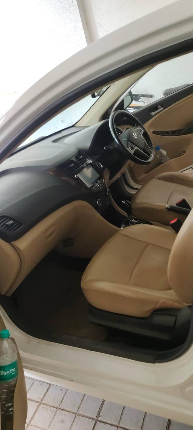 https://images10.gaadi.com/usedcar_image/3698691/original/processed_54cb6e4e-cbbd-4d84-94fa-19bd15f69fe4.jpeg?imwidth=6401
