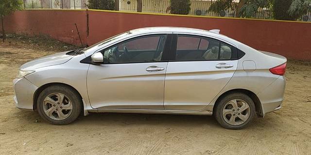 https://images10.gaadi.com/usedcar_image/3698693/original/25__VCC_IMG_1700891241169_1823844_95_1700891430.jpg?imwidth=6401