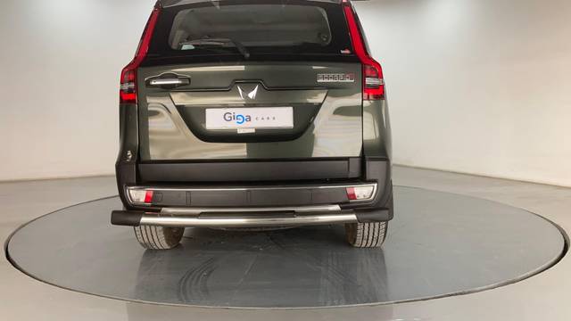 https://images10.gaadi.com/usedcar_image/3698713/original/processed_img2926559__usedcar_s2_276591701501952_1701501969.jpg?imwidth=6402