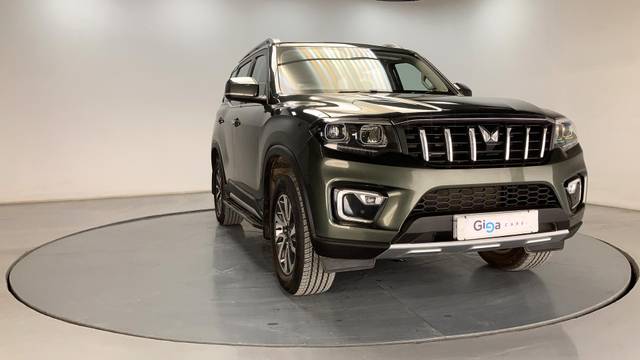 https://images10.gaadi.com/usedcar_image/3698713/original/processed_img2926559__usedcar_s9_276591701501952_1701501966.jpg?imwidth=6400