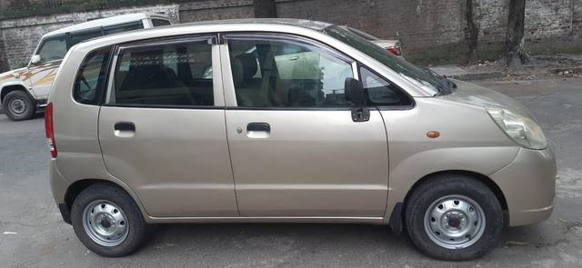 https://images10.gaadi.com/usedcar_image/3698724/original/processed_img2926566__used_car_2926566_1701502608.jpg?imwidth=6401