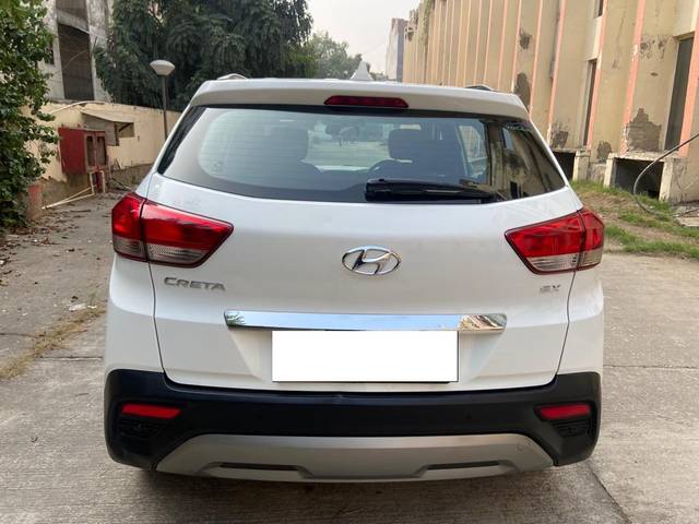 https://images10.gaadi.com/usedcar_image/3698748/original/processed_img2926581__used_car_2926581_1701514328.jpg?imwidth=6402